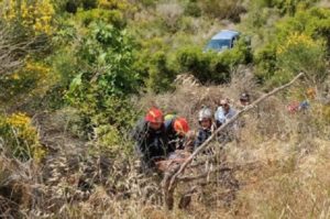 Πεντέλη: Αυτοκίνητο εξετράπη της πορείας του στον δρόμο προς Άγιο Πέτρο και κατέληξε σε χαράδρα