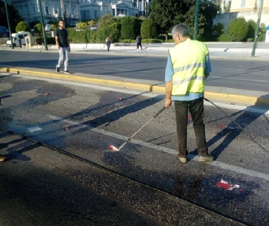 Καθαρισμός της λεωφόρου Αμαλίας σε όλη της την έκτασή από συνεργεία της Περιφέρειας Αττικής