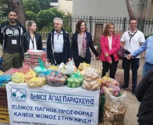 Περιφέρεια Αττικής : Στη λαϊκή αγορά της Α. Παρασκευή η Αντιπεριφερειάρχης Λ. Κεφαλογιάννη ανταποκρινόμενη στο κάλεσμα της Κοιν. Υπηρεσίας του Δήμου για τη συγκέντρωση προϊόντων Κοινωνικού Μαγειρείου του Δήμου