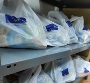 Πεύκη-Λυκόβρυση : Διανομή τροφίμων κατ’ οίκον με χρηματοδότηση από το Ταμείο Ευρωπαϊκής Βοήθειας για τους Απόρους