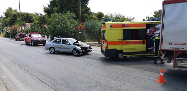 Άγιος Στέφανος:  Στην  οδό Τραπεζούντιος  τροχαίο ατύχημα