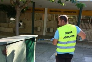 Αθήνα : Εργασίες αποκατάστασης και καθαριότητα στην πλατεία Ολοκαυτώματος Καλαβρύτων στο Νέο Κόσμο