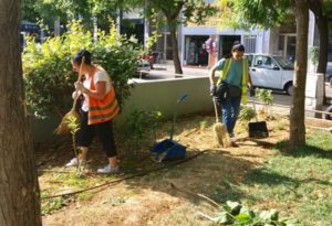 Αθήνα: Στην Πλατεία Αθανασίου Διάκου στα Θυμαράκια πραγματοποιούνται εργασίες καθαριότητας και αποκατάστασης