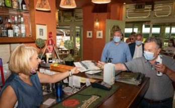 ΕΕΑ: Διανομή υγειονομικού υλικού στην Αγία Παρασκευή και στην Καισαριανή