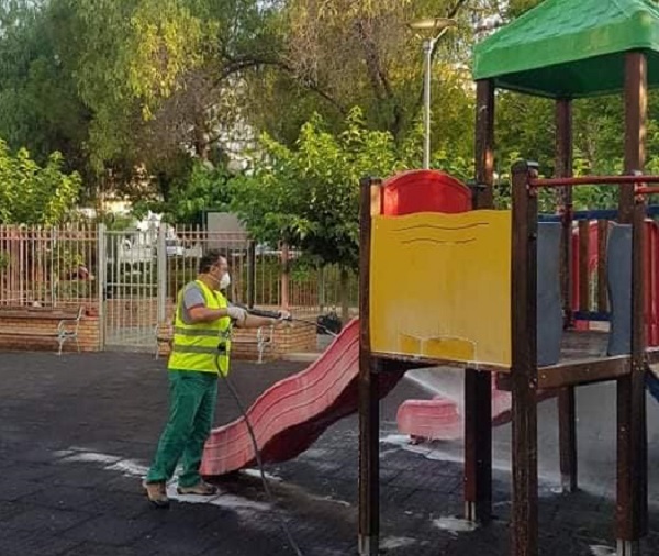 Μεταμόρφωση: Απολυμάνσεις  σε ευαίσθητα σημεία της πόλης σήμερα στην παιδική χαρά της οδού  Μπιζανίου