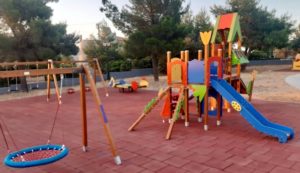 Παλλήνη: Άνοιξαν δέκα  καινούργιες  παιδικές χαρές