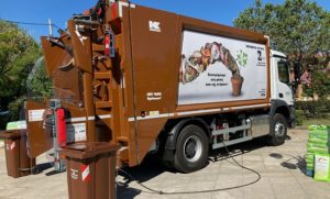Πεντέλη : Ένα Απορριμματοφόρο, καφέ κάδοι συλλογής βιοαποβλήτων από την Περιφέρεια Αττικής