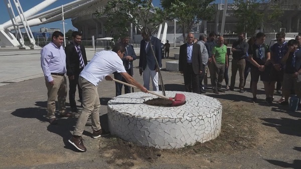 Λυκόβρυση Πεύκη : Δράση του Υπουργείου Αθλητισμού – Δεντροφύτευση στον περιβάλλοντα  χώρο του  ΟΑΚΑ