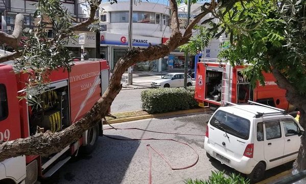 Ραφήνα Πικέρμι:  Φωτιά στα μαγειρεία της ενορίας της Παντοβασίσσης στη Ραφήνα.