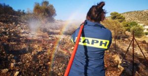 ΣΠΑΥ Υμηττός: Πυρκαγιά σημειώθηκε χθες λίγο νωρίτερα από τις 18:00 στη θέση Κόρμπι Βάρης και στη θέση Λουμπάρδα Κρωπίας.