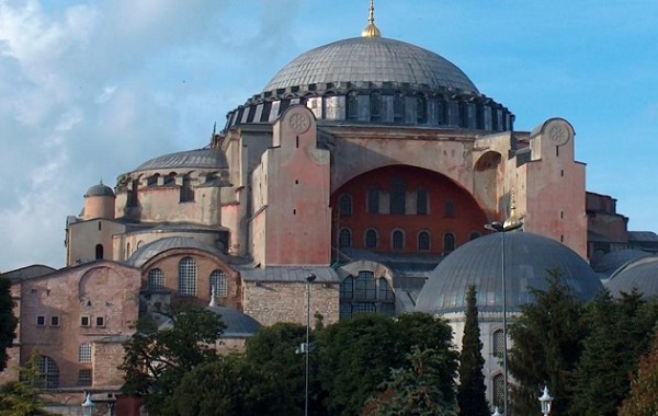 Διεθνή: Ο Ερντογάν κάνει την Αγιά Σοφία τζαμί