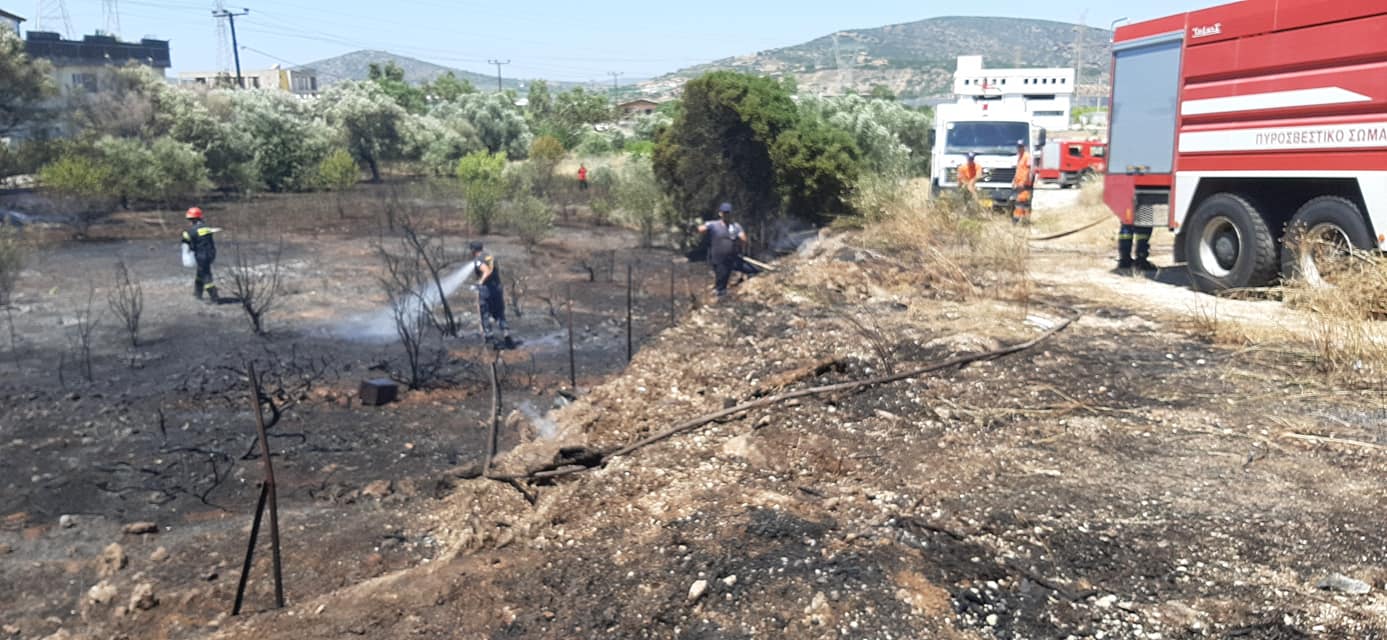 Φωτιά στα καλύβια επί της Λεωφόρο Λαυρίου