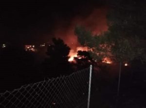Παλλήνη Γέρακας : Φωτιά  χθες τα μεσάνυχτα στον Γέρακα κοντά στο ρέμα της Ανθούσας