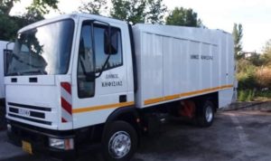 Κηφισιά : Με ένα αυτοκίνητο πλυντήριο κάδων και ένα ανακατασκευασμένο μικρό φορτηγό ενισχύθηκε η υπηρεσία καθαριότητας του Δήμου