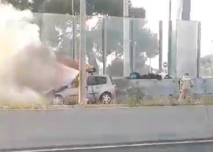 Κηφισιά: Στην Εθνική Οδό στο ρεύμα προς Αθήνα αυτοκίνητο πήρε φωτιά εν κινήσει
