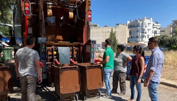 Πεντέλη: Πρώτη ημέρα λειτουργιάς του καφέ απορριμματοφόρου στην πόλη