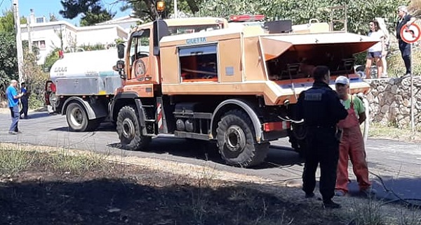 Πεντέλη: Κατασβέστηκε πυρκαγιά στην οδό Ισμήνης στην μετά από συντονισμένη επέμβαση