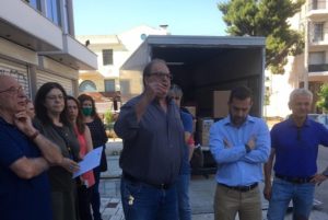 Χαλάνδρι: Ο Δήμαρχος στην παράσταση διαμαρτυρίας για την εφορία Χαλανδρίου