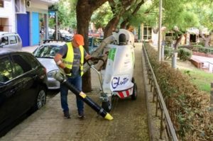 Αθήνα: Συνεχίζονται οι επιχειρήσεις καθαριότητας και αποκατάστασης σε κάθε γειτονιά της  Αθήνας  –  Σήμερα στην πλατεία Μεσολογγίου στο Παγκράτι