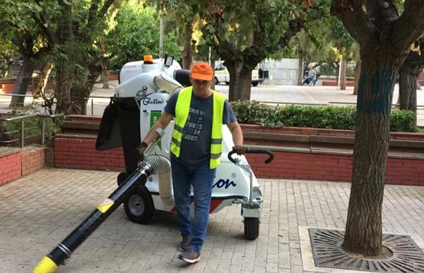 Αθήνα: Συνεχίζονται οι επιχειρήσεις καθαριότητας και αποκατάστασης σε κάθε γειτονιά της  Αθήνας  –  Σήμερα στην πλατεία Μεσολογγίου στο Παγκράτι