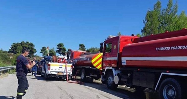 Διόνυσος: Υπό πλήρη έλεγχο τέθηκε η φωτιά που ξέσπασε σήμερα το μεσημέρι