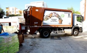 Φιλοθέη Ψυχικό: Παράδοση απορριμματοφόρου συλλογής βιοαποβλήτων και κάδων ανακύκλωσης στον Δήμο