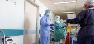 Κορονοϊός:  Περιστατικά επαναμόλυνσης ασθενών τρομάζουν τους ειδικούς