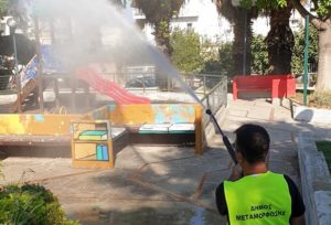 Μεταμόρφωση: Χθες έγιναν πλύσεις και απολυμάνσεις σε παιδικές  χαρές  και δημοσίους χώρους