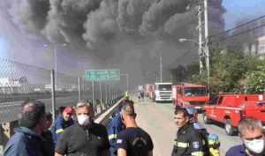 Περιφέρειας Αττικής: Άμεση ήταν η ανταπόκριση και η συνδρομή της Περιφέρειας στην αντιμετώπιση της φωτιάς που ξέσπασε στο εργοστάσιο ανακύκλωσης πλαστικών στη Μεταμόρφωση