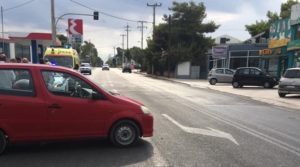 Σπάτα Αρτέμιδα: Τροχαίο ατύχημα στη λεωφόρο Καραμανλή