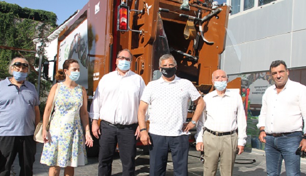 Χαλάνδρι:  Παράδοση απορριμματοφόρου συλλογής βιοαποβλήτων και κάδων ανακύκλωσης στον Δήμο