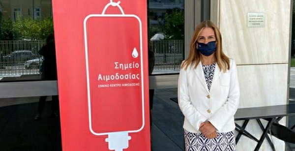 Ελλάδα: Η Υφυπουργός υγείας Ζωή Ράπτη παραβρέθηκε στην αιμοδοσία από το Εθνικό Κέντρο Αιμοδοσίας (Ε.ΚΕ.Α.)