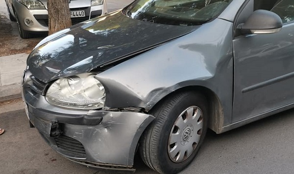 Βριλήσσια : Τροχαίο με σύγκρουση  δυο αυτοκίνητων στην οδό Κισσάβου και Μητροπούλου