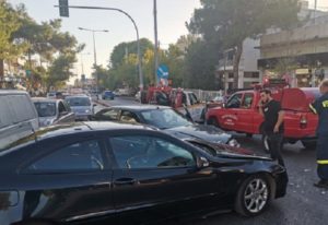 Βριλήσσια: Τροχαίο ατύχημα στην οδό Λ. Πεντέλης και Κύπρου με δυο αυτοκίνητο