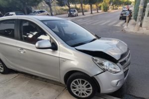 Βριλήσσια : Σύγκρουση με δυο αυτοκίνητα στην οδό Κισσάβου και Μητροπούλου