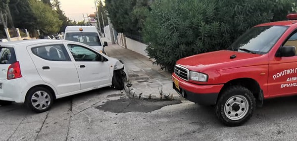 Βριλήσσια: Τροχαίο ατύχημα με σύγκρουση δύο αυτοκινήτων στην οδό Ταυγέτου και Αλφειού