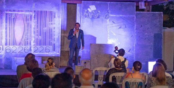 Μαρούσι: Άφθονο γέλιο χάρισαν στους θεατές οι πρωταγωνιστές της θεατρικής παράστασης ΑΡΚΑΣ «Η Ζωή Μετά»