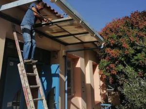Λυκόβρυση Πεύκη: Συνεχίζουν οι εργασίες συντηρήσεων των σχολικών κτιρίων στον Δήμο