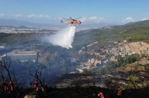 ΣΠΑΥ : Η  πυρκαγιά στον Υμηττό στην περιοχή του Βύρωνα τέθηκε υπό μερικό έλεγχο