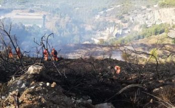 ΣΠΑΥ : Η πυρκαγιά στον Υμηττό στην περιοχή του Βύρωνα τέθηκε υπό μερικό έλεγχο