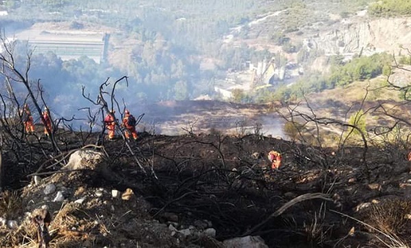 ΣΠΑΥ : Η  πυρκαγιά στον Υμηττό στην περιοχή του Βύρωνα τέθηκε υπό μερικό έλεγχο