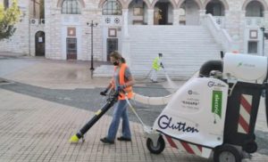 Αθήνα: Επιχείρηση καθαριότητας και αποκατάστασης στην 5η Δημοτική Κοινότητα στην πλατεία Αγίου Ανδρέα στη Λαμπρινή