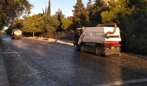 Αθήνα: Επιχείρηση καθαριότητας και αποκατάστασης στα Άνω Πετράλωνα και το Θησείο σήμερα από τα χαράματα η υπηρεσία καθαριότητας