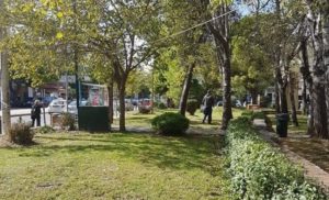 Βριλήσσια: Καθαρισμός και συντήρηση πρασίνου πραγματοποιήθηκε από τα συνεργεία του Δήμου στην πλατεία Ελευθερίας