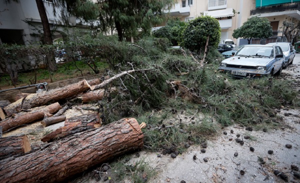 Πολλά προβλήματα από την κακοκαιρία στα Βόρεια Προάστια