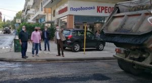 Μαρούσι: Αυτοψία του Δήμαρχου στα έργα ασφαλτοστρώσεων στις οδούς Μαραθωνοδρόμου και Άνθιμου Γαζή και επισκευής πεζοδρόμου στην Ιερέως Δούση