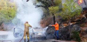 Παπάγου Χολαργός:  Τέθηκε υπό πλήρη έλεγχο η φωτιά στον Υμηττό που ξεκίνησε από ΙΧ αυτοκίνητο