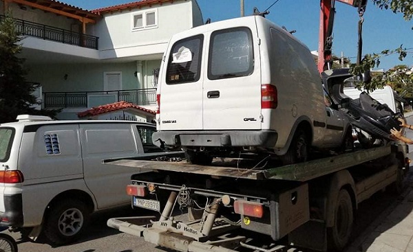 Απομάκρυνση εγκαταλελειμμένων οχημάτων από τους δρόμους του Δήμου Πεντέλης