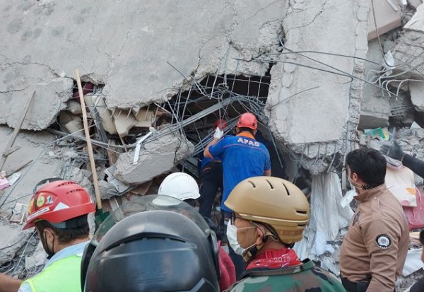 Τουρκία: 20 νεκροί και 786 τραυματίες από τον σεισμός στη Σμύρνη
