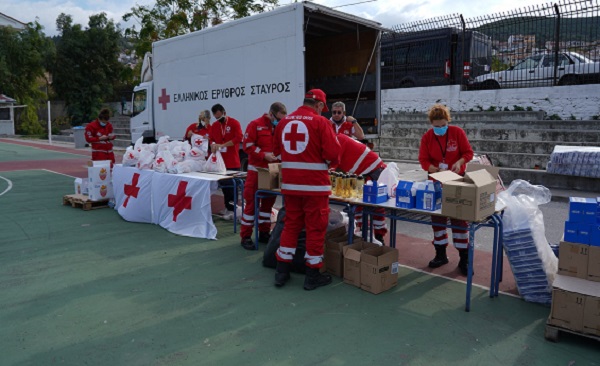 Ελλάδα: Ο Ελληνικός Ερυθρός Σταυρός δεν έχει φύγει λεπτό από το πλευρό των κατοίκων της Σάμου μετά το χτύπημα του εγκέλαδου